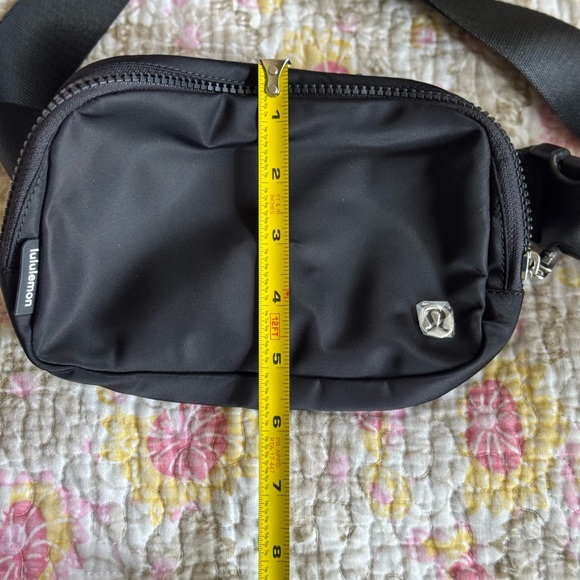 lululemon athletica Black belt bag 1L - Picture 4 of 5